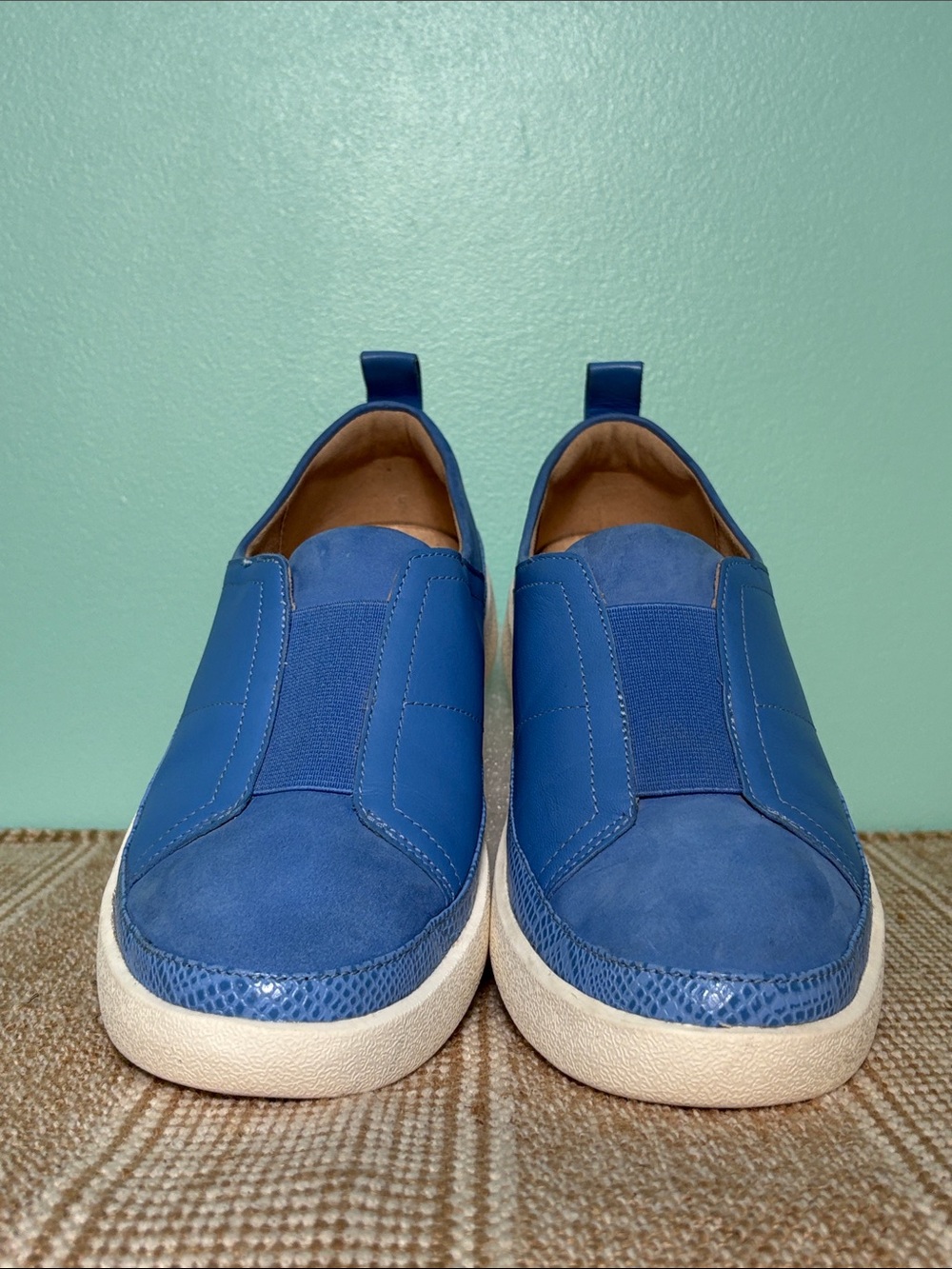 Vionic Women’s Slip-On Sneakers in Azure Blue Leather/ Vio-Motion Tech. Size-8.5